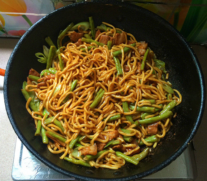 五花肉豆角焖面步骤17