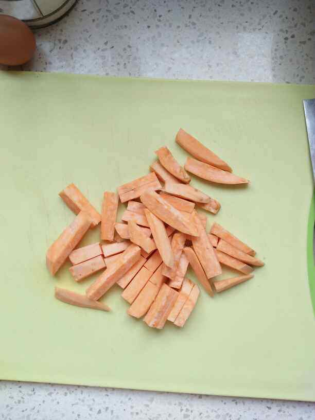 酥炸红薯条步骤2