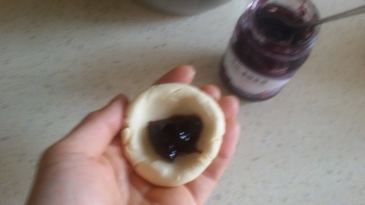 蓝莓馅饼步骤4