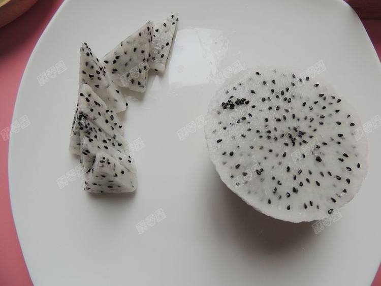 #盛夏餐桌# 水果拼盘步骤4