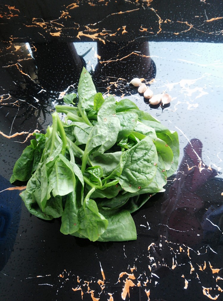 蚝油木耳菜步骤1