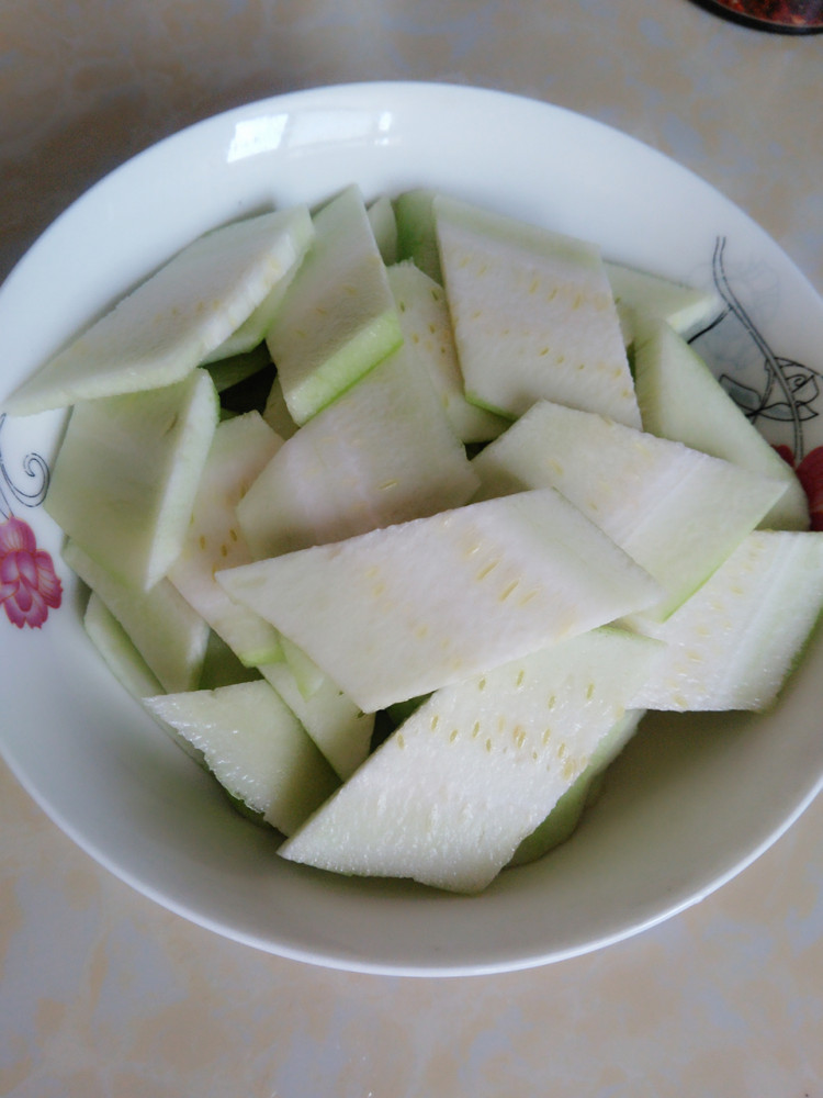 丝瓜木耳炒肉步骤4