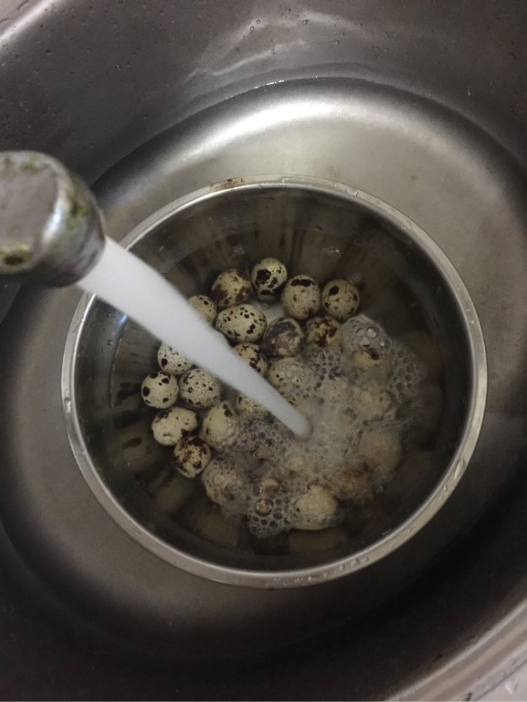 糖醋虎皮鹌鹑蛋步骤3