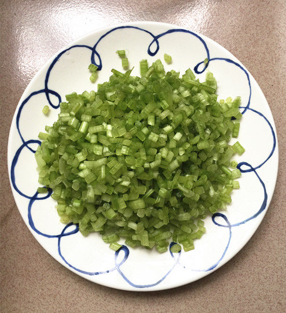 肉末炒红薯梗步骤3