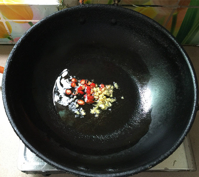 肉末炒红薯梗步骤4