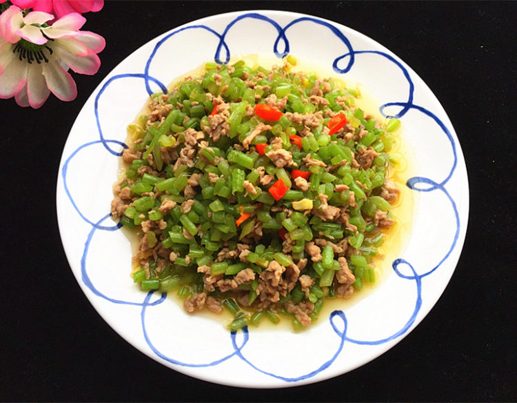 肉末炒红薯梗步骤12
