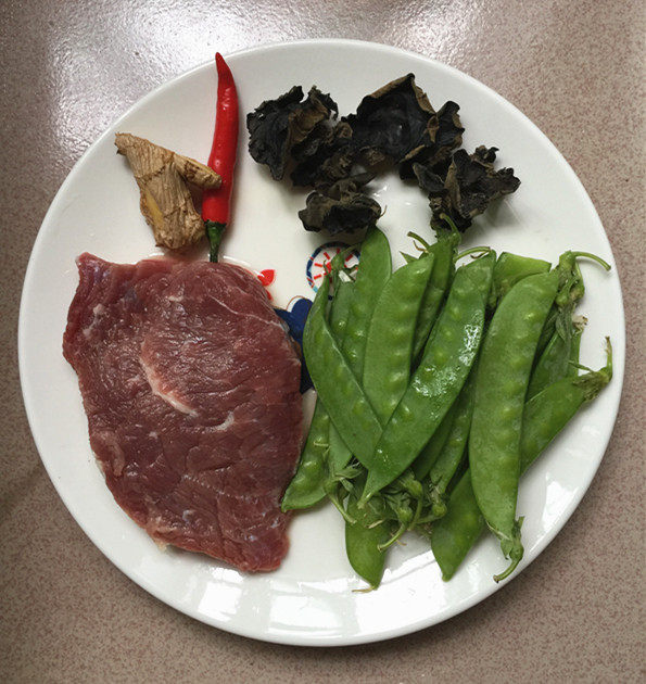 荷兰豆炒牛肉步骤1
