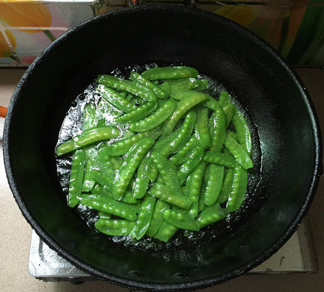 荷兰豆炒牛肉步骤6