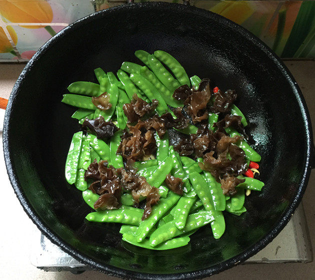 荷兰豆炒牛肉步骤11
