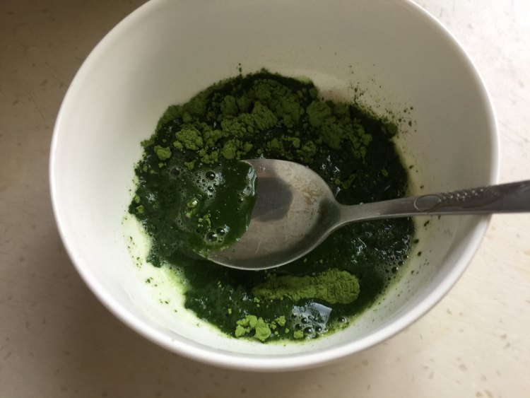双色蓝莓酱蛋糕卷步骤2