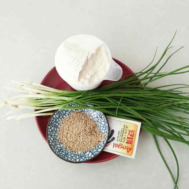 芝麻香葱饼步骤1