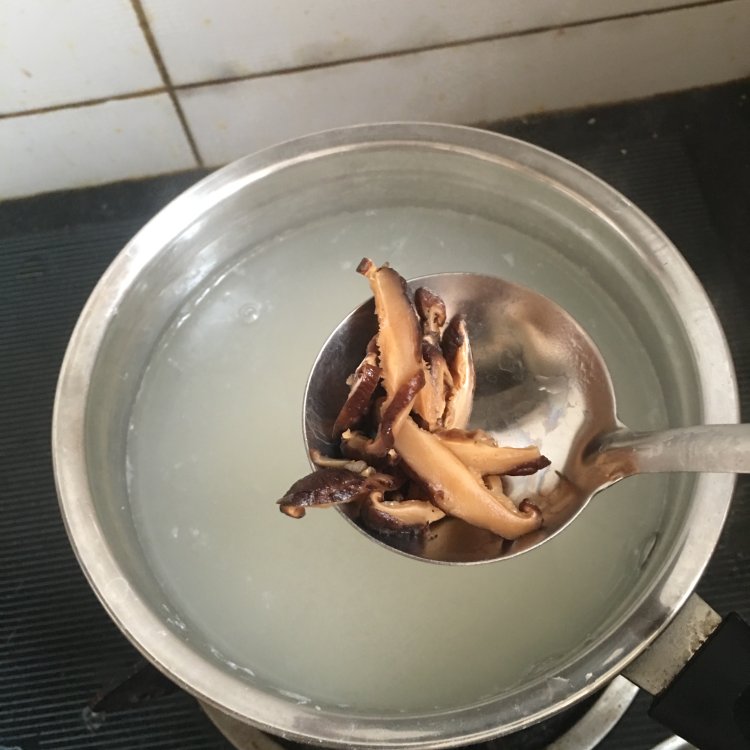 鲜虾香菇粥步骤6
