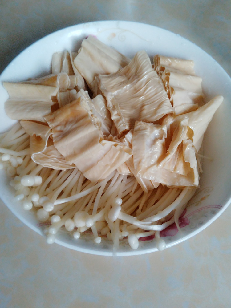腐竹蒸草鱼步骤7