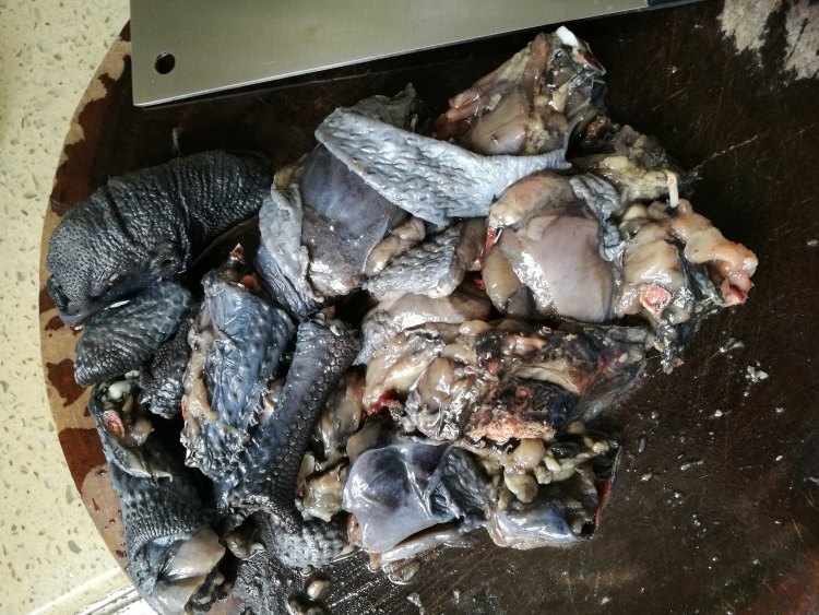 乌鸡炖花旗参汤步骤1