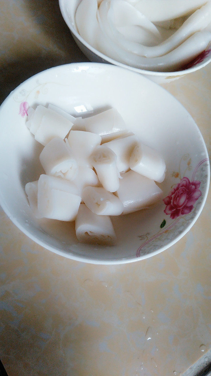 瘦肉汤卷粉步骤2