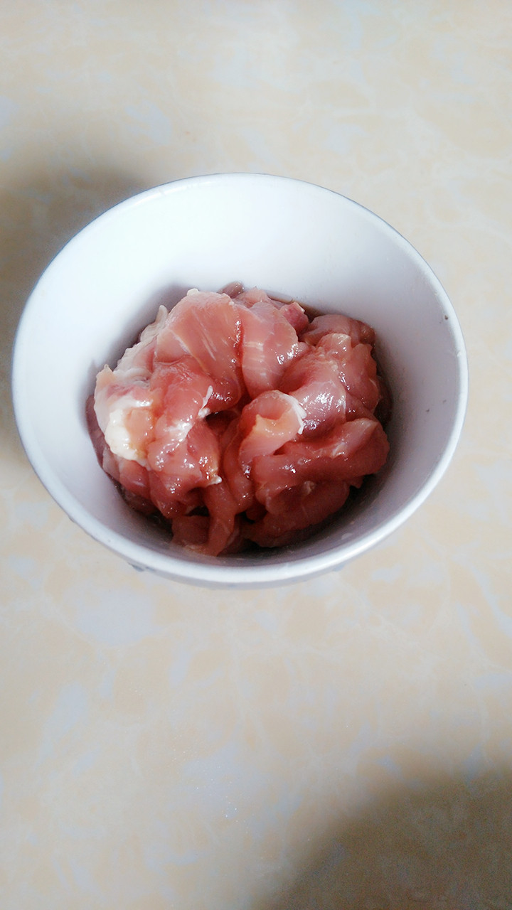 瘦肉汤卷粉步骤1