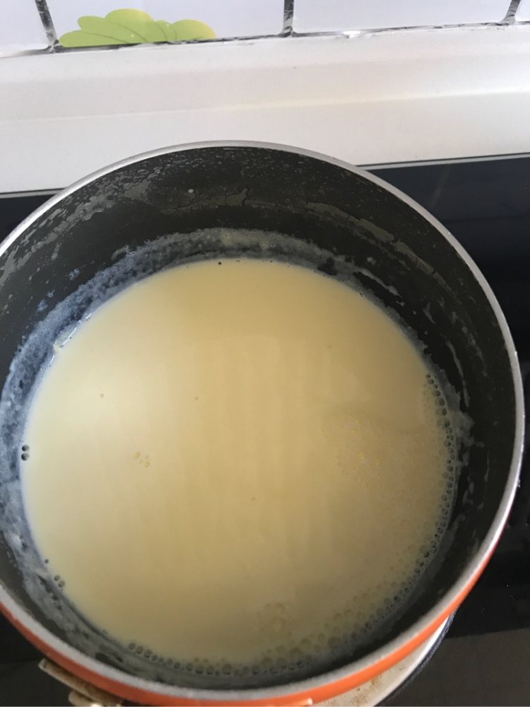 草莓酸奶雪糕步骤1