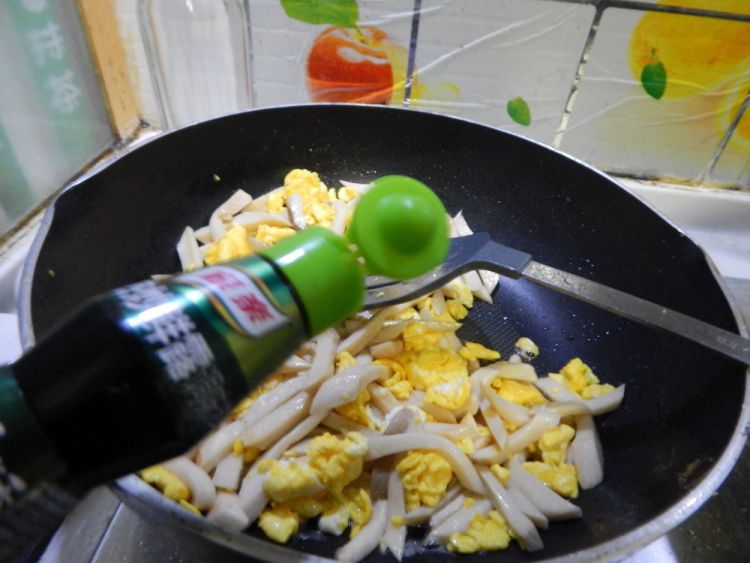 鲜露杏鲍菇炒鸡蛋步骤9