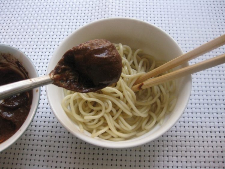腐乳芝麻酱拌面步骤6