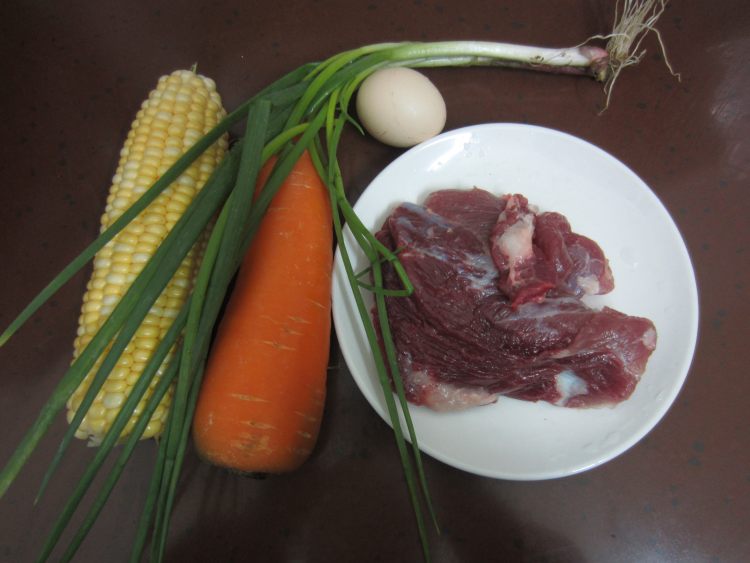 香煎玉米肉饼步骤1