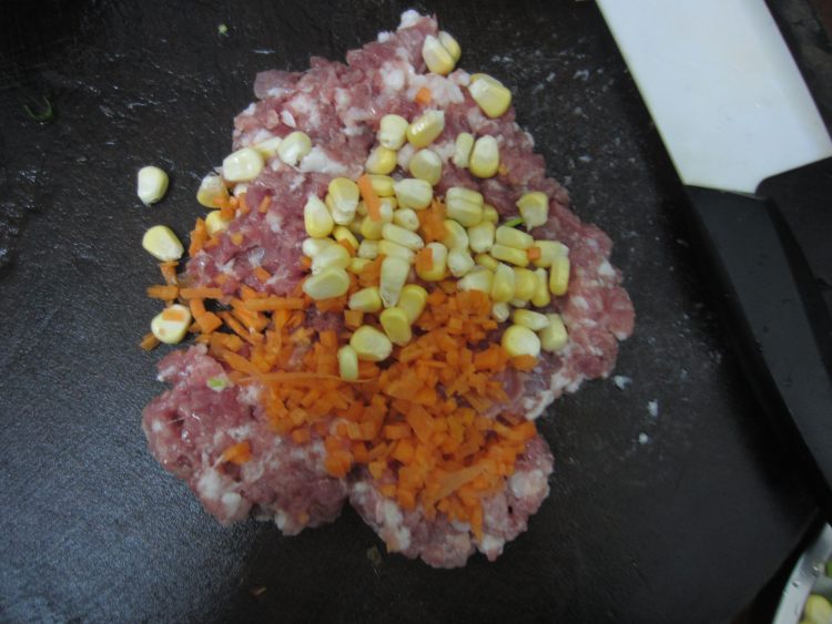 香煎玉米肉饼步骤4
