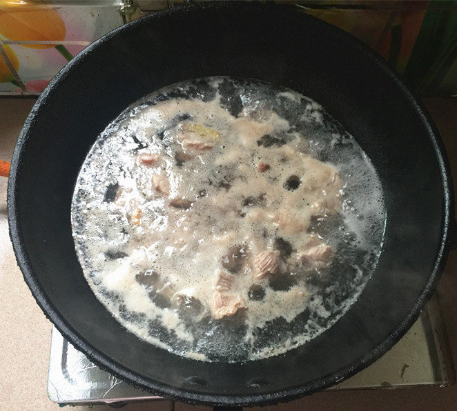 绿豆百合排骨汤步骤5