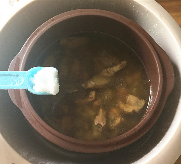 绿豆百合排骨汤步骤10