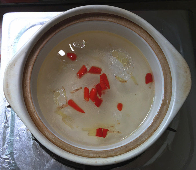 炸鱼块豆腐煲步骤4