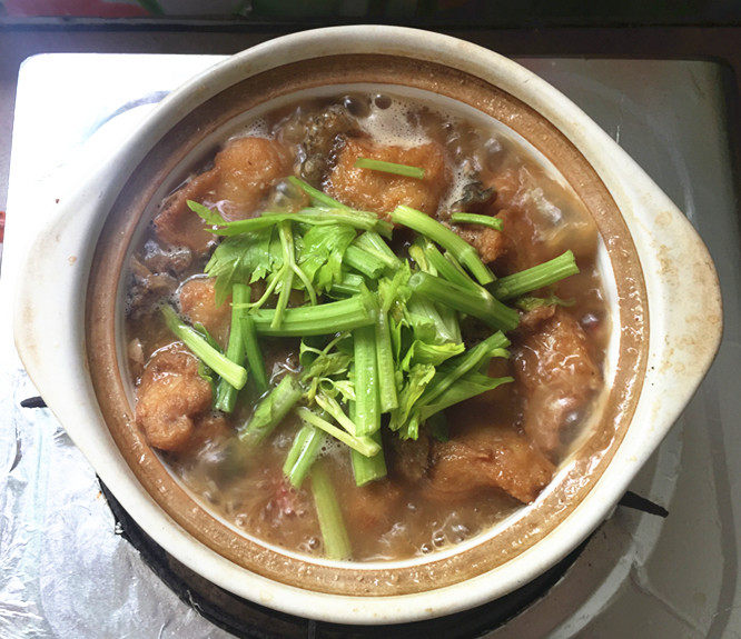 炸鱼块豆腐煲步骤10