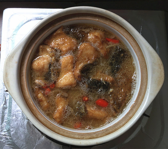 炸鱼块豆腐煲步骤7