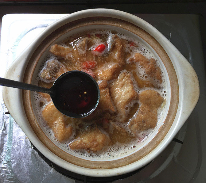 炸鱼块豆腐煲步骤11