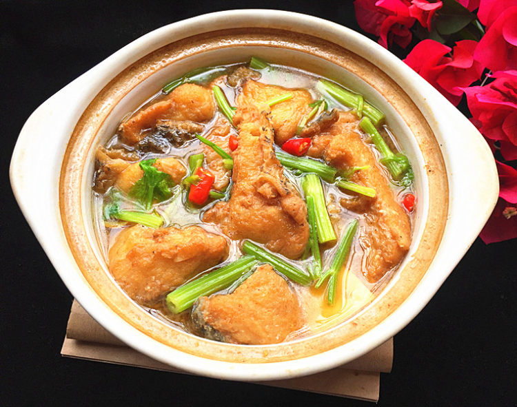炸鱼块豆腐煲步骤13