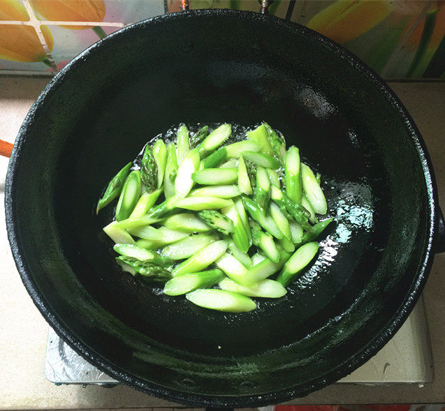 芦笋炒牛肉步骤10
