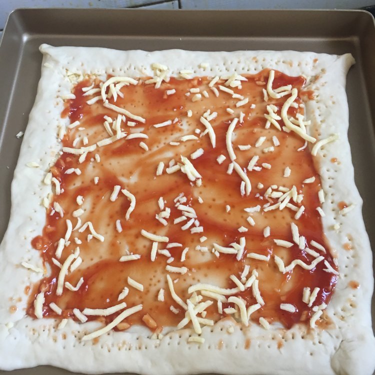 洋葱牛肉粒披萨步骤9
