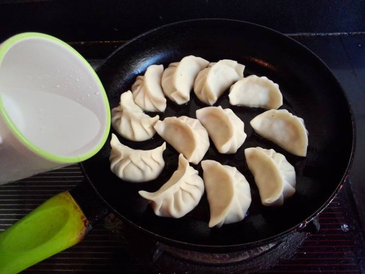 小白菜鸡蛋煎饺步骤13