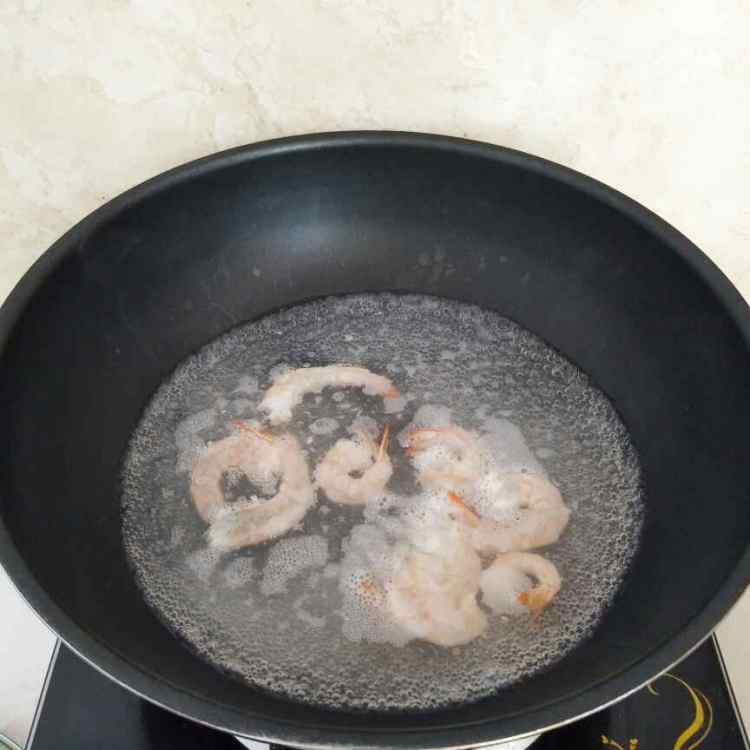 鲜虾素锦蛋炒饭步骤4