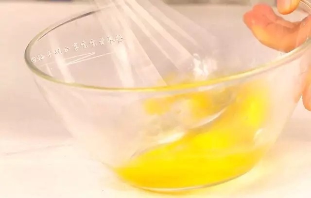 鸡蛋豆腐鲜虾羹步骤3