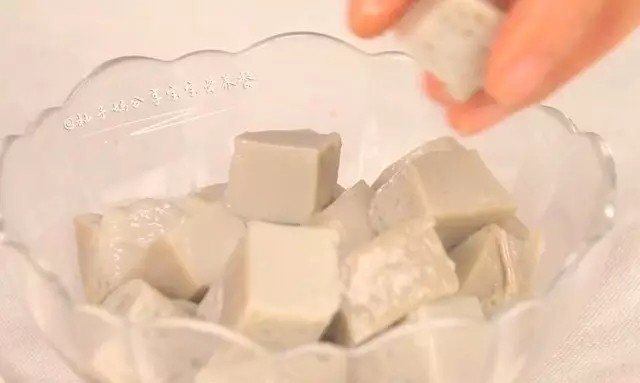 鸡蛋豆腐鲜虾羹步骤6