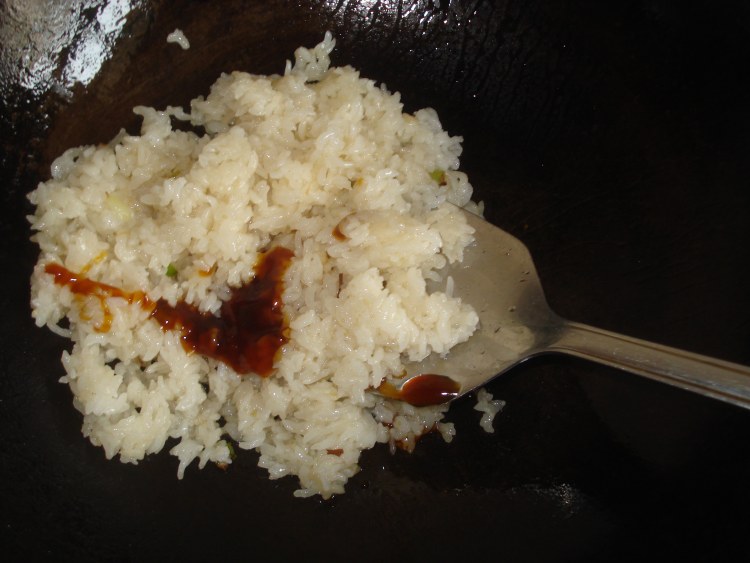 荠菜蛋包饭步骤5