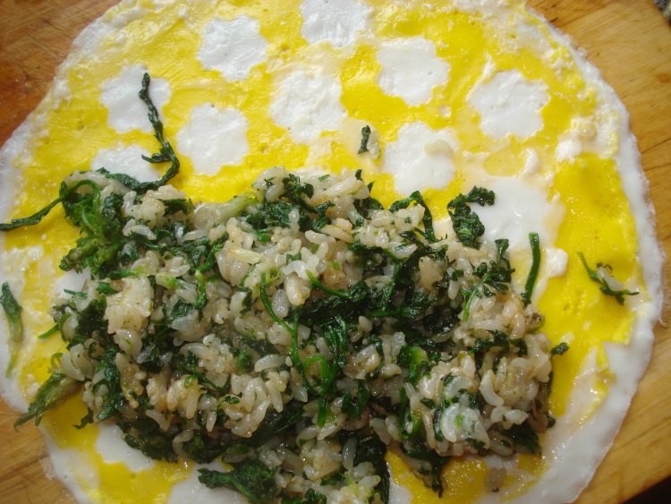 荠菜蛋包饭步骤13
