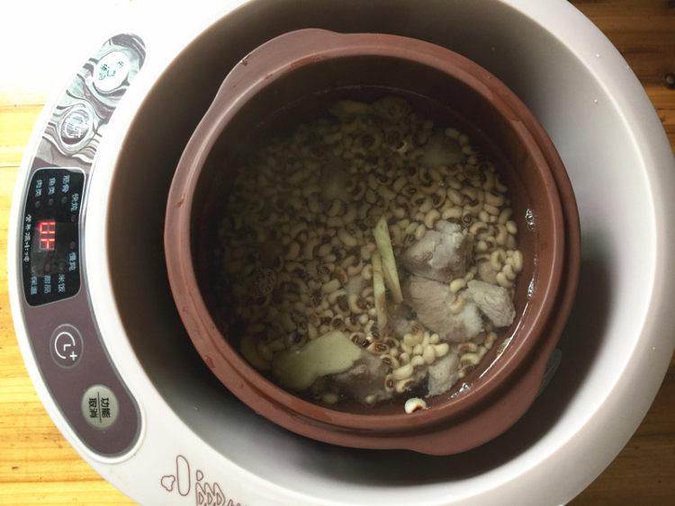 眉豆苦瓜煲排骨汤步骤8
