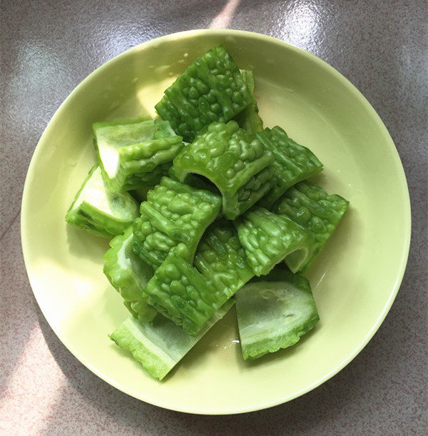 眉豆苦瓜煲排骨汤步骤10