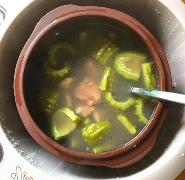 眉豆苦瓜煲排骨汤步骤14