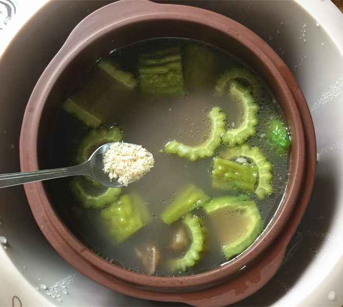眉豆苦瓜煲排骨汤步骤13