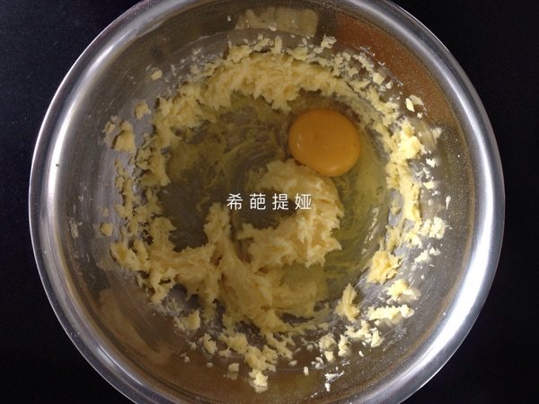 蔓越莓杏仁圈饼步骤3