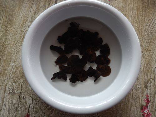 黑木耳荠菜粥步骤2