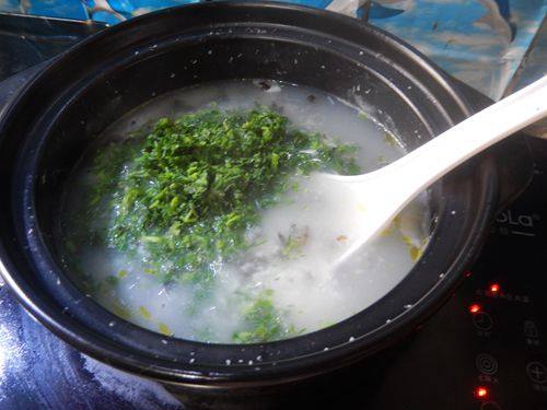 黑木耳荠菜粥步骤7