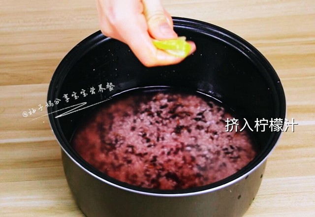 宝宝营养餐—桃红大虾步骤4