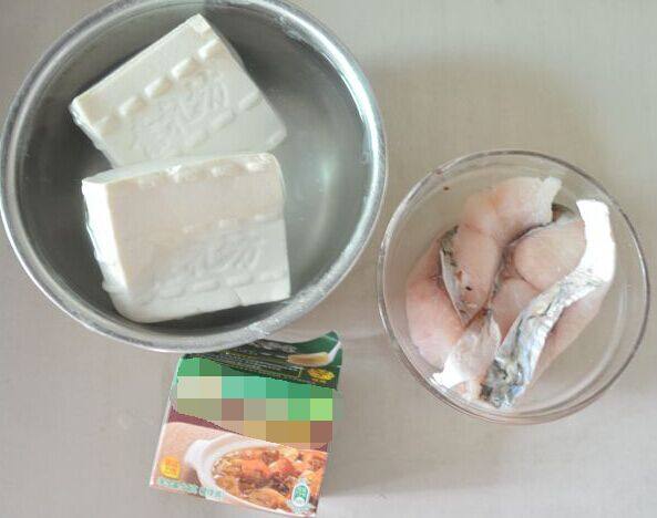 鱼腩焖豆腐步骤1