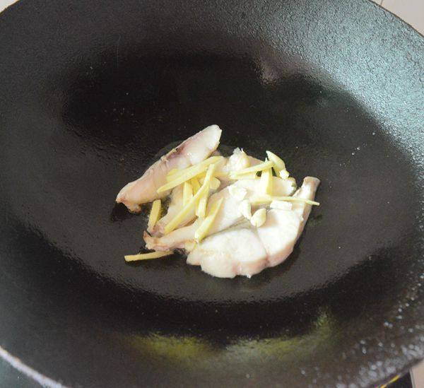 鱼腩焖豆腐步骤4